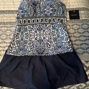 Ellen Tracy SZ 10 High-Neck key hole tankini top and skirted swim bottom…